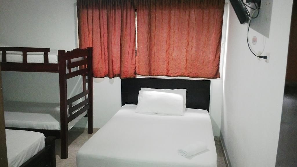 Crisor Hotel 2*
